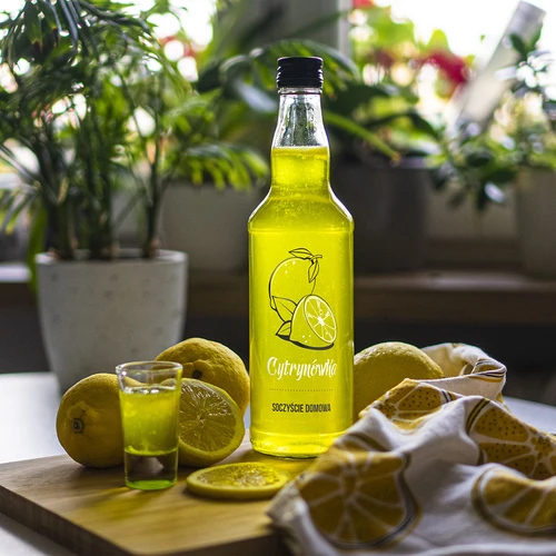 500 ml pudel keeratava korgiga, trükiga „Cytrynówka”, 1 tk - 5
