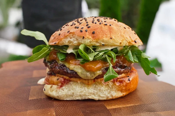 Virsikumoosiga burger – proovi seda kooslust